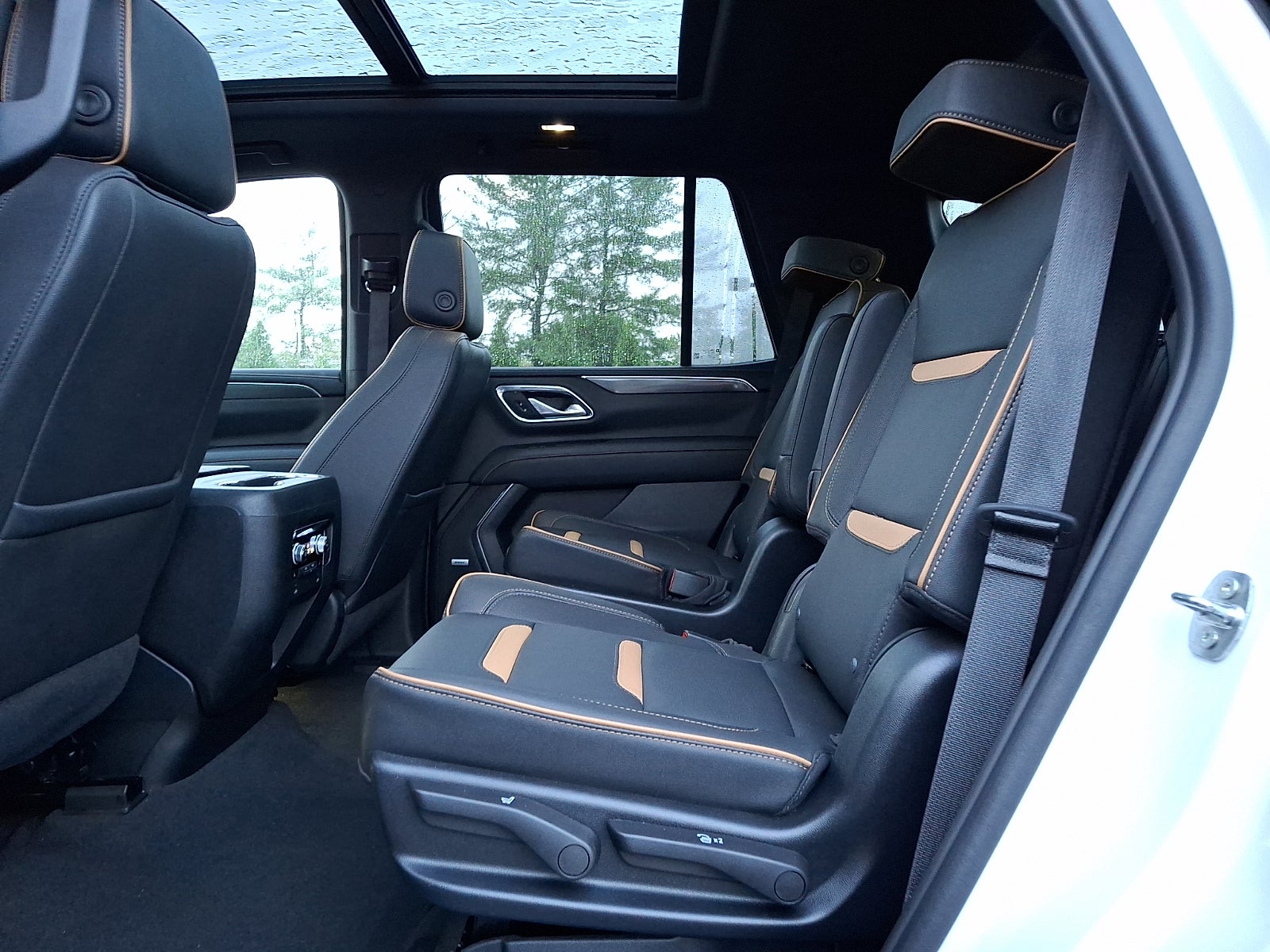 2023 GMC Yukon AT4 - Photo 10