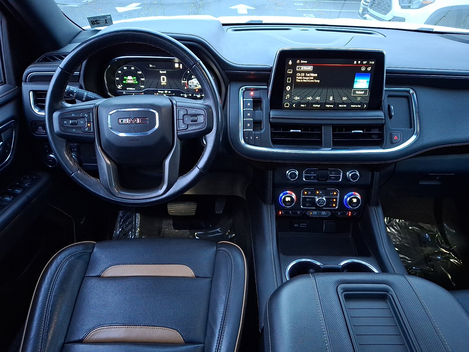 2023 GMC Yukon AT4 - Photo 12