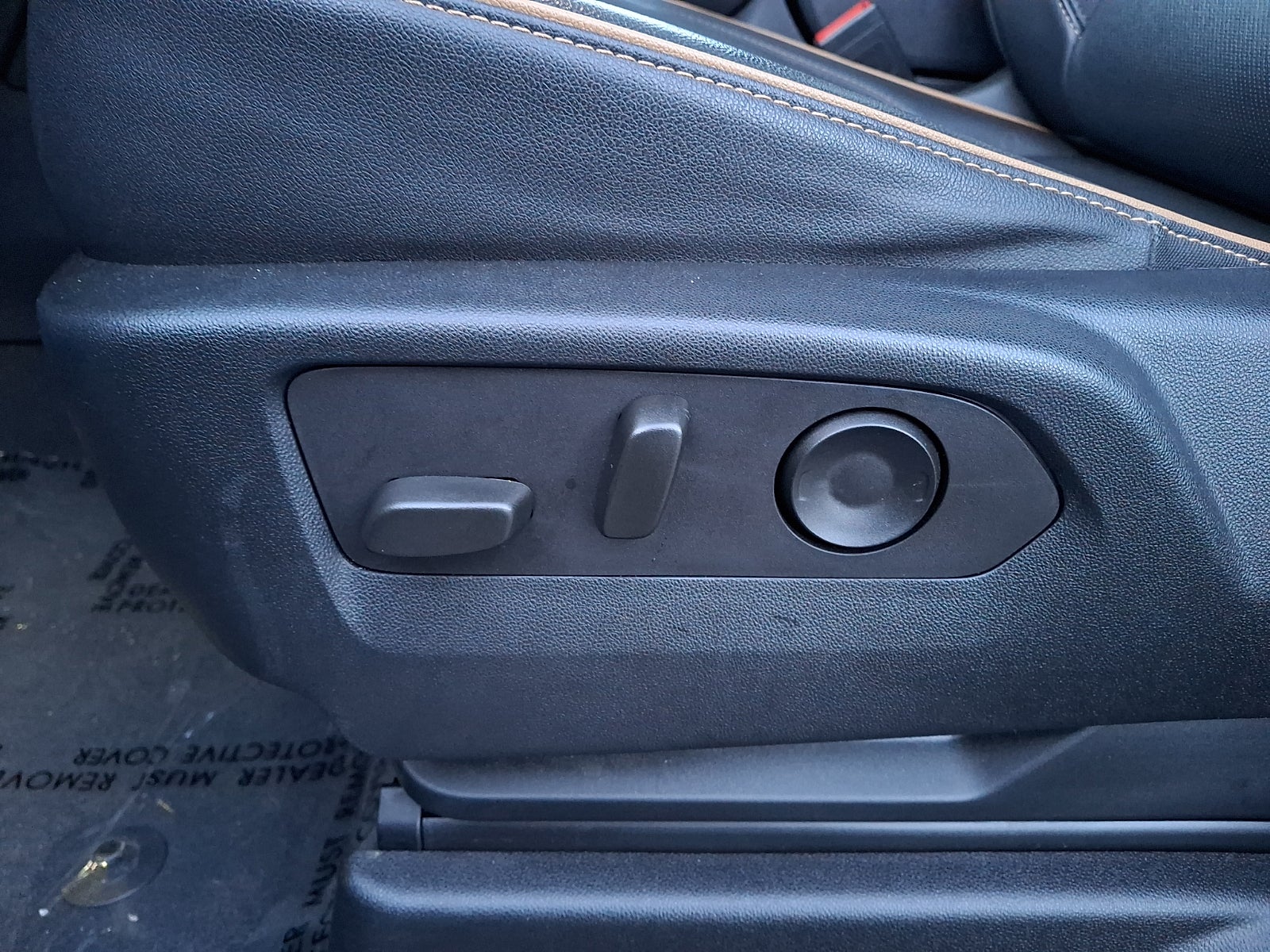 2023 GMC Yukon AT4 - Photo 16