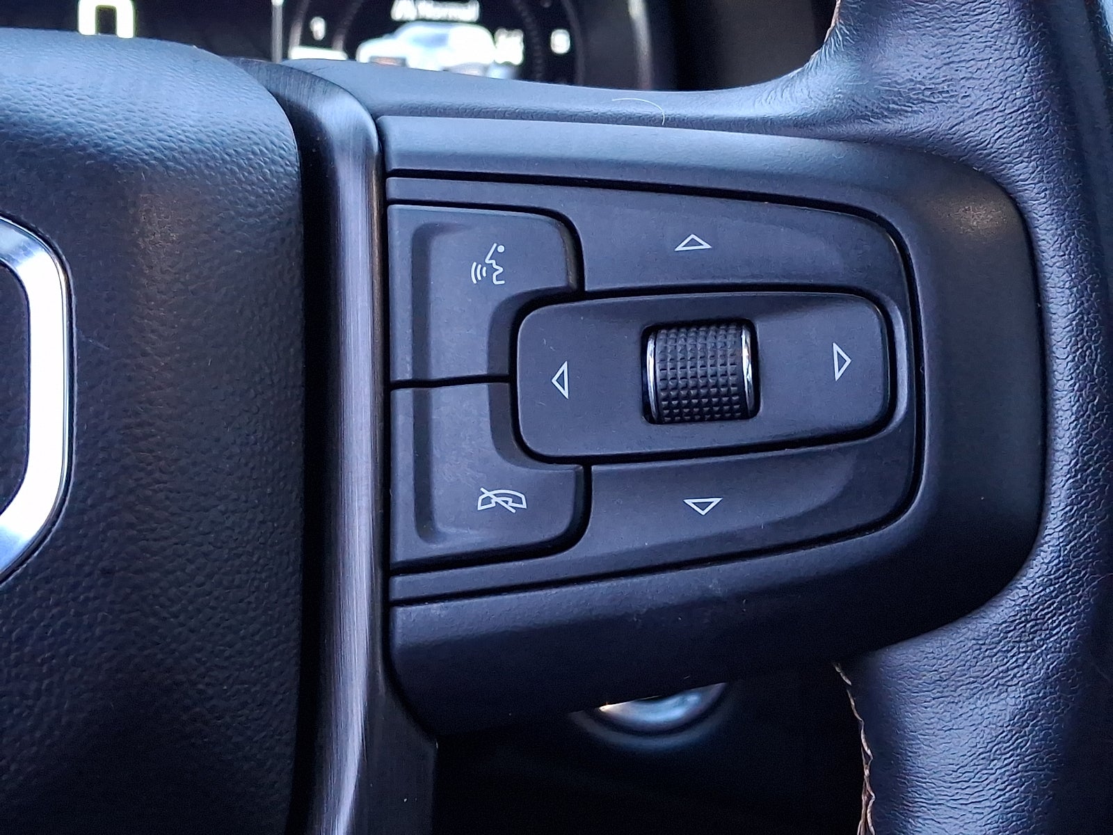 2023 GMC Yukon AT4 - Photo 25