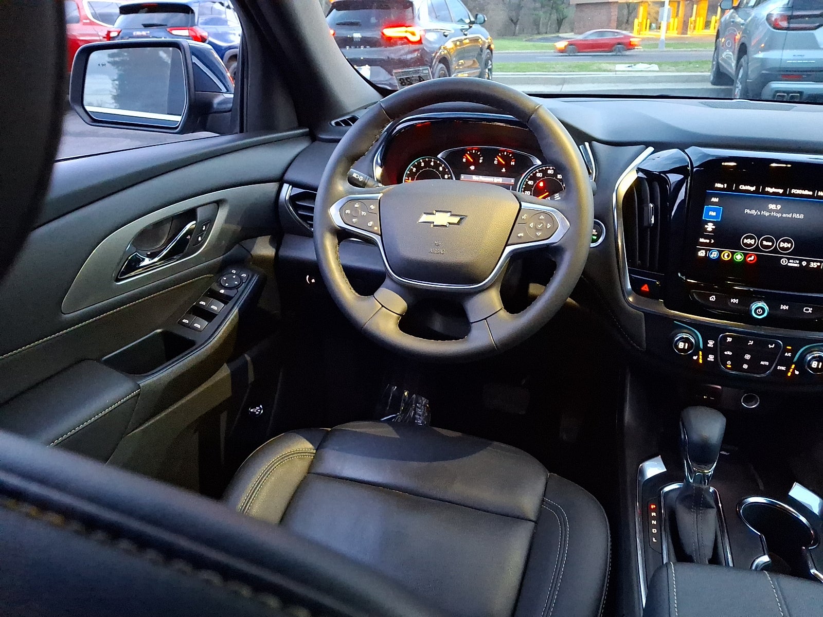 2023 Chevrolet Traverse LT Leather