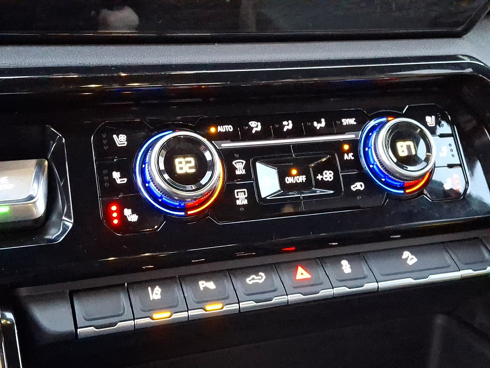 2025 GMC Sierra 3500HD AT4 - Photo 16