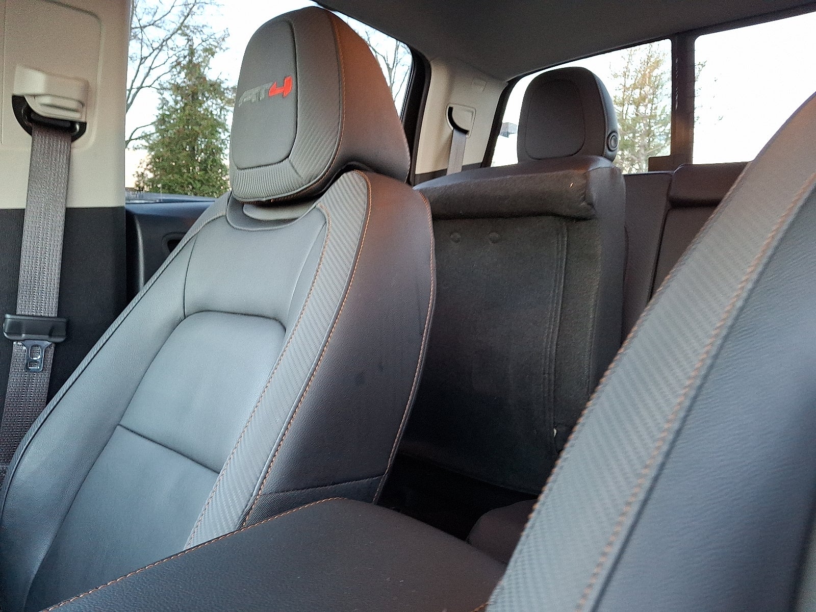 2022 GMC Canyon AT4 - Leather