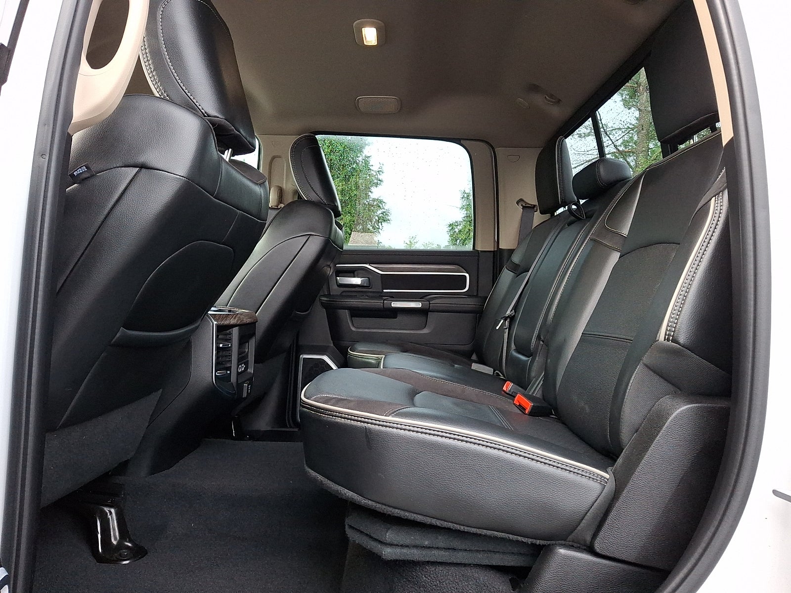 2019 RAM 2500 Laramie Crew Cab 4x4 6'4" Box