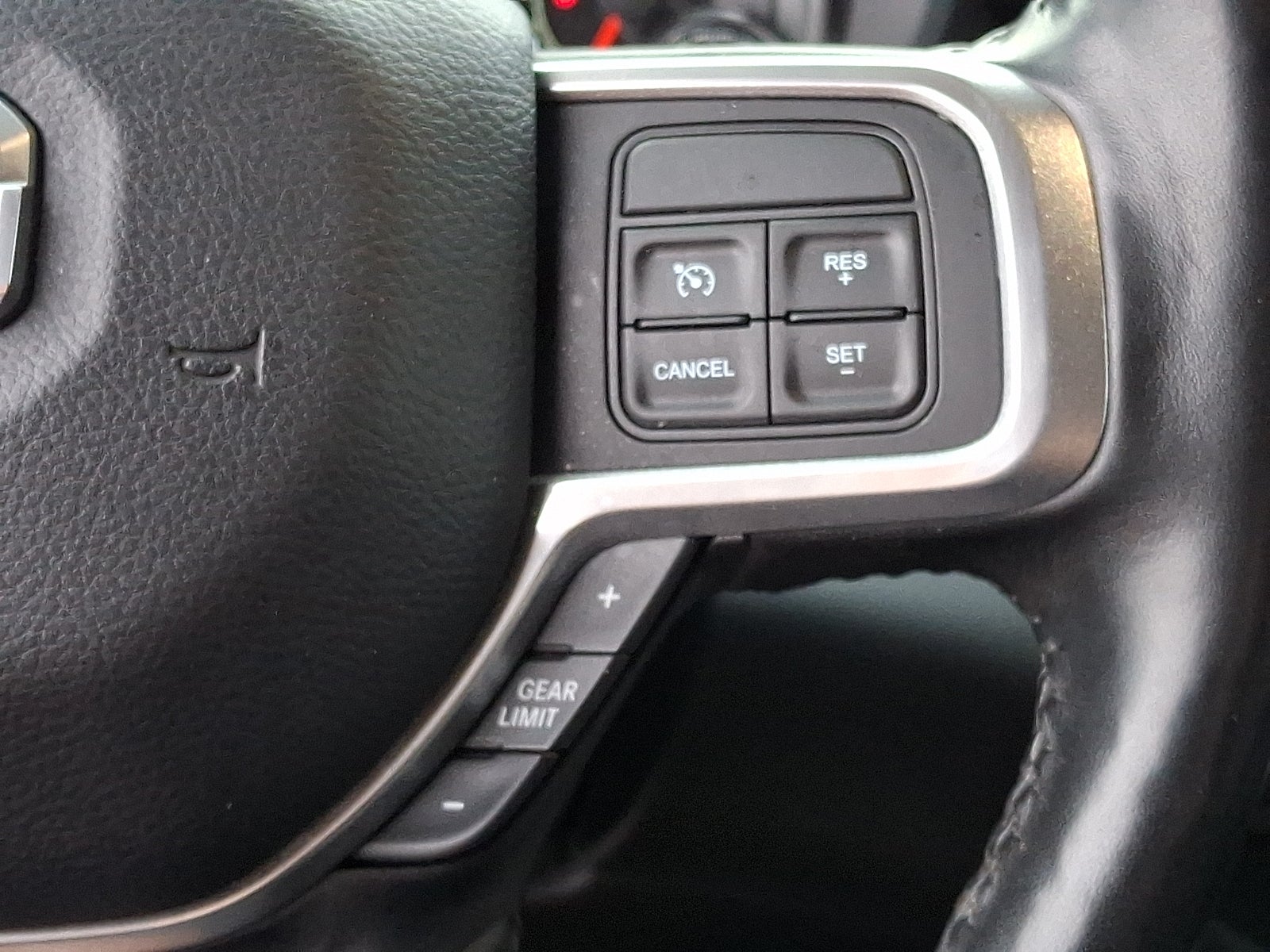 2019 RAM 2500 Laramie Crew Cab 4x4 6'4" Box