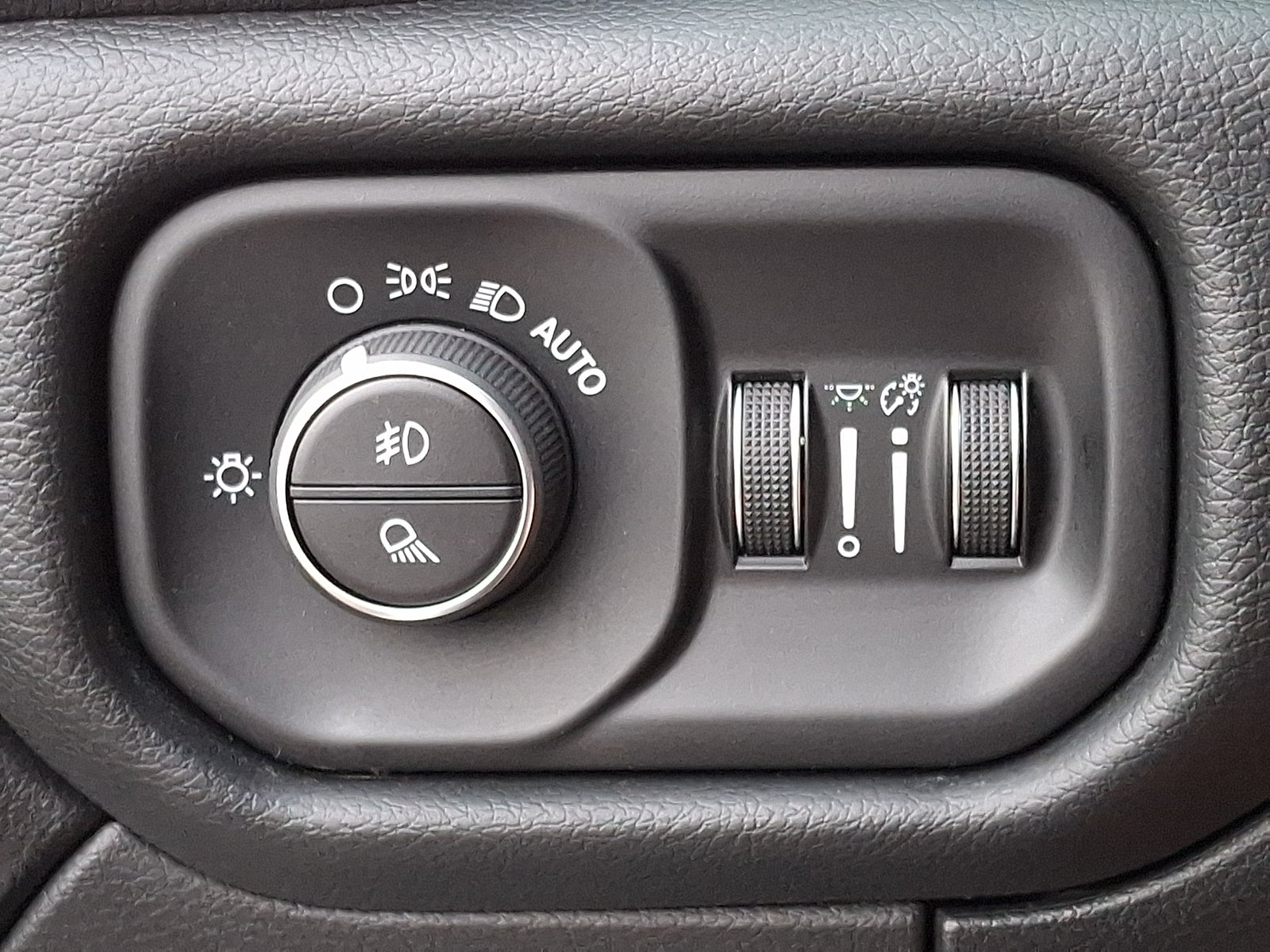 2019 RAM 2500 Laramie Crew Cab 4x4 6'4" Box