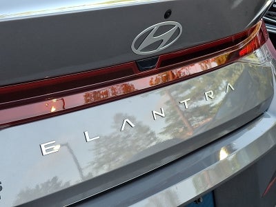 2025 Hyundai Elantra SE