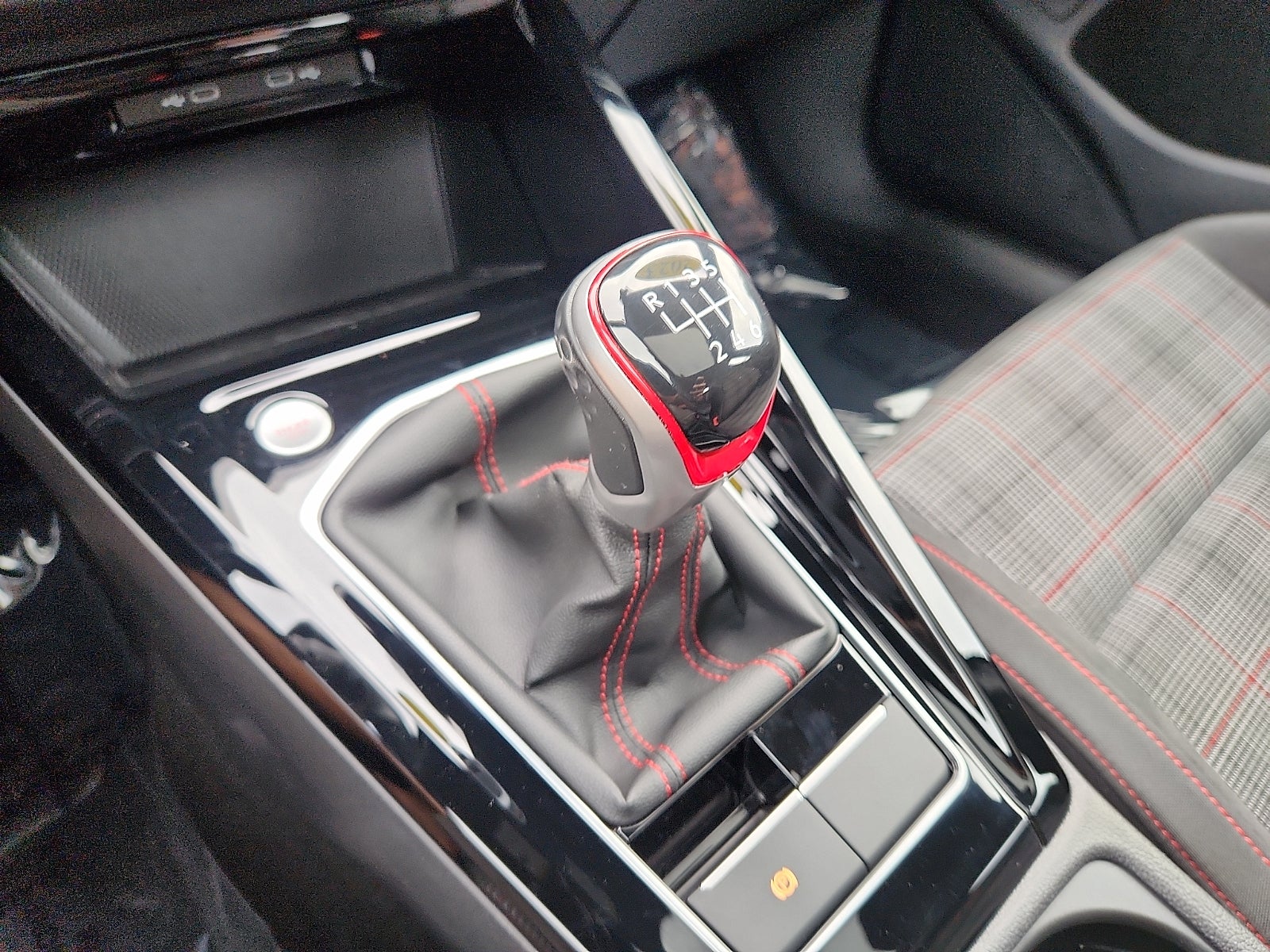 2023 Volkswagen Golf GTI 2.0T SE