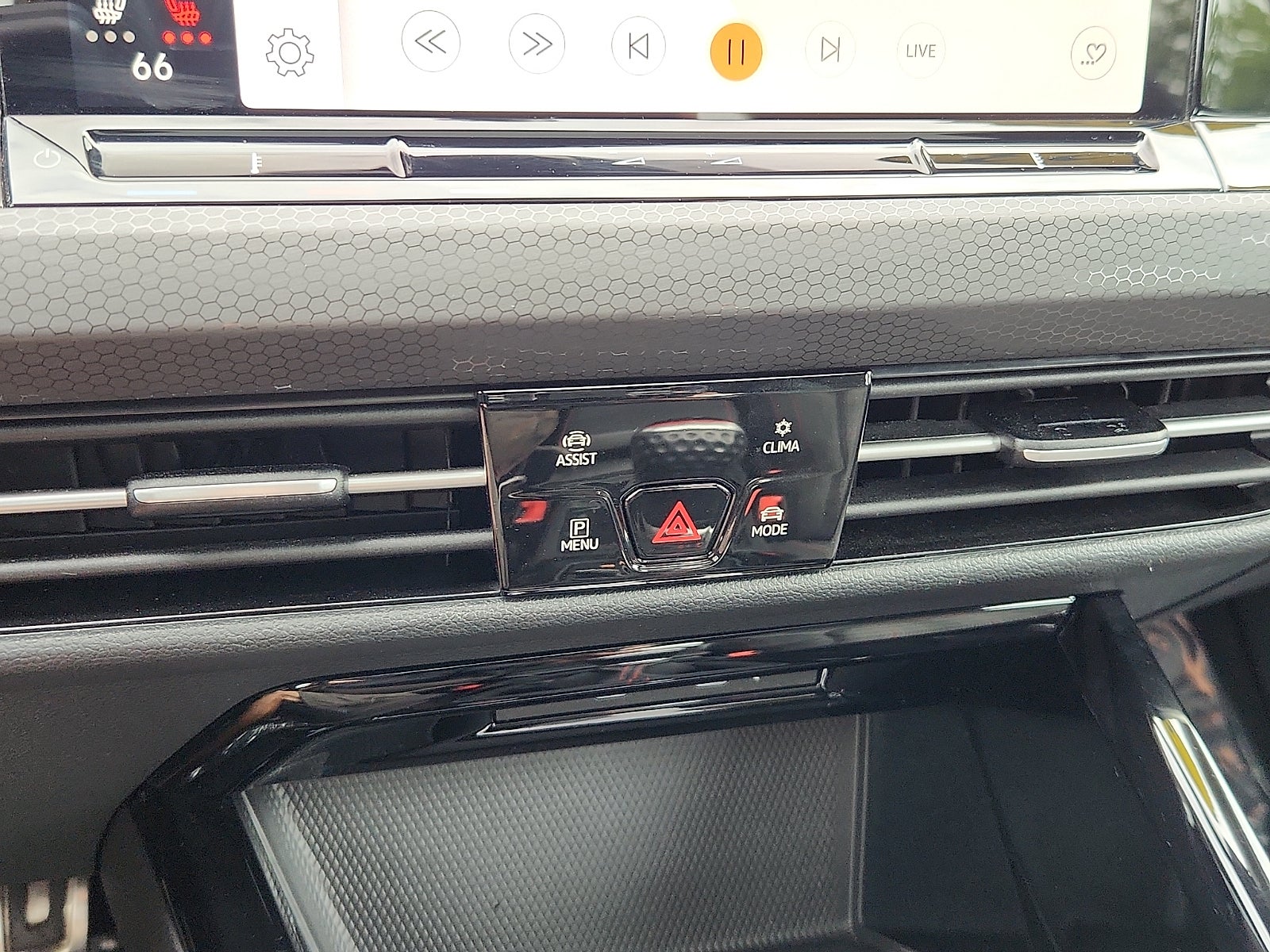 2023 Volkswagen Golf GTI SE - Photo 18