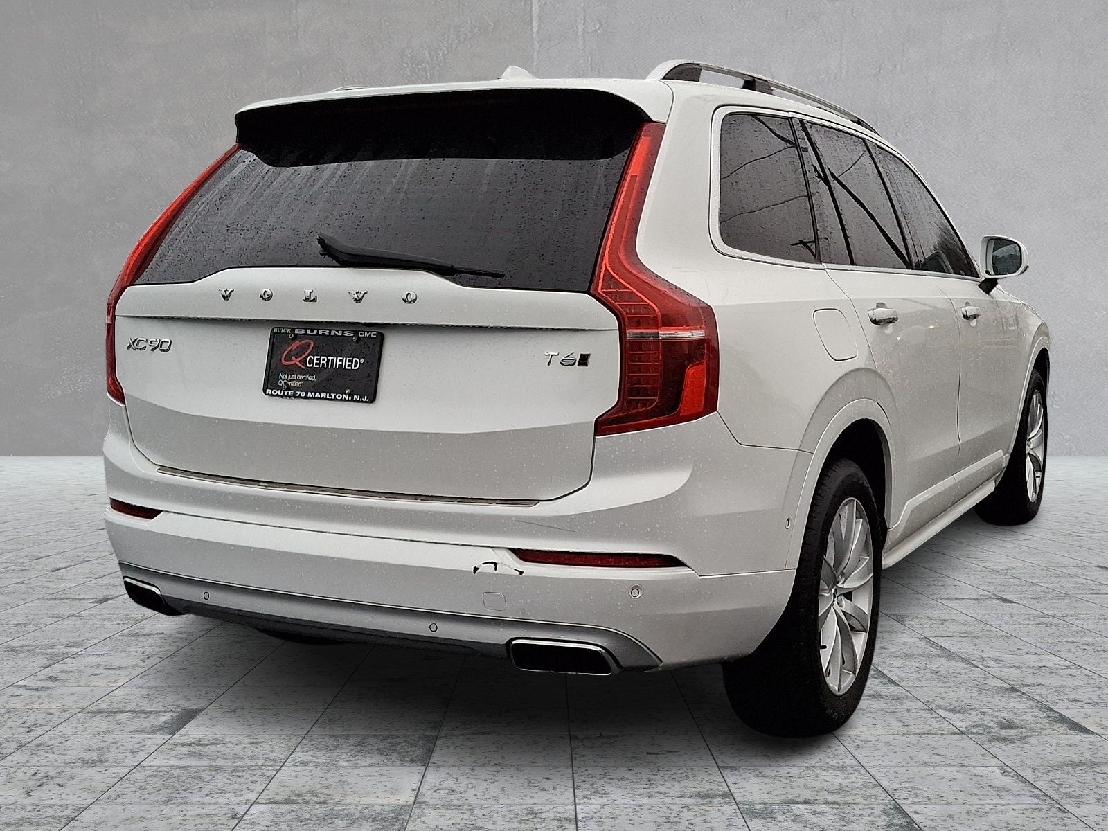 2016 Volvo XC90 T6 Momentum