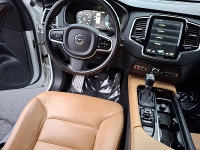2016 Volvo XC90 T6 Momentum