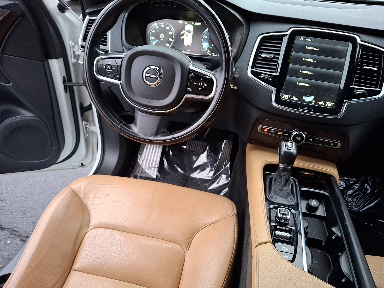 2016 Volvo XC90 T6 Momentum
