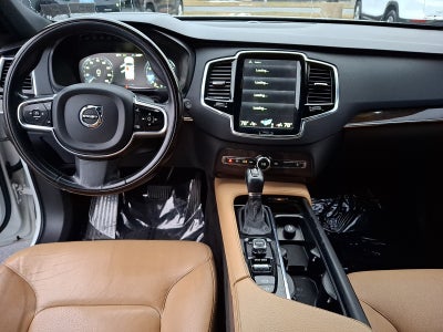 2016 Volvo XC90 T6 Momentum