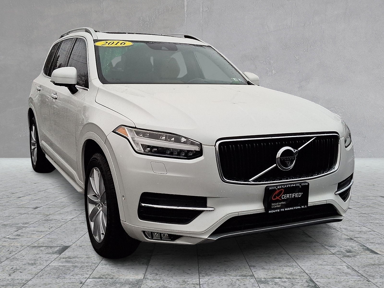 2016 Volvo XC90 T6 Momentum