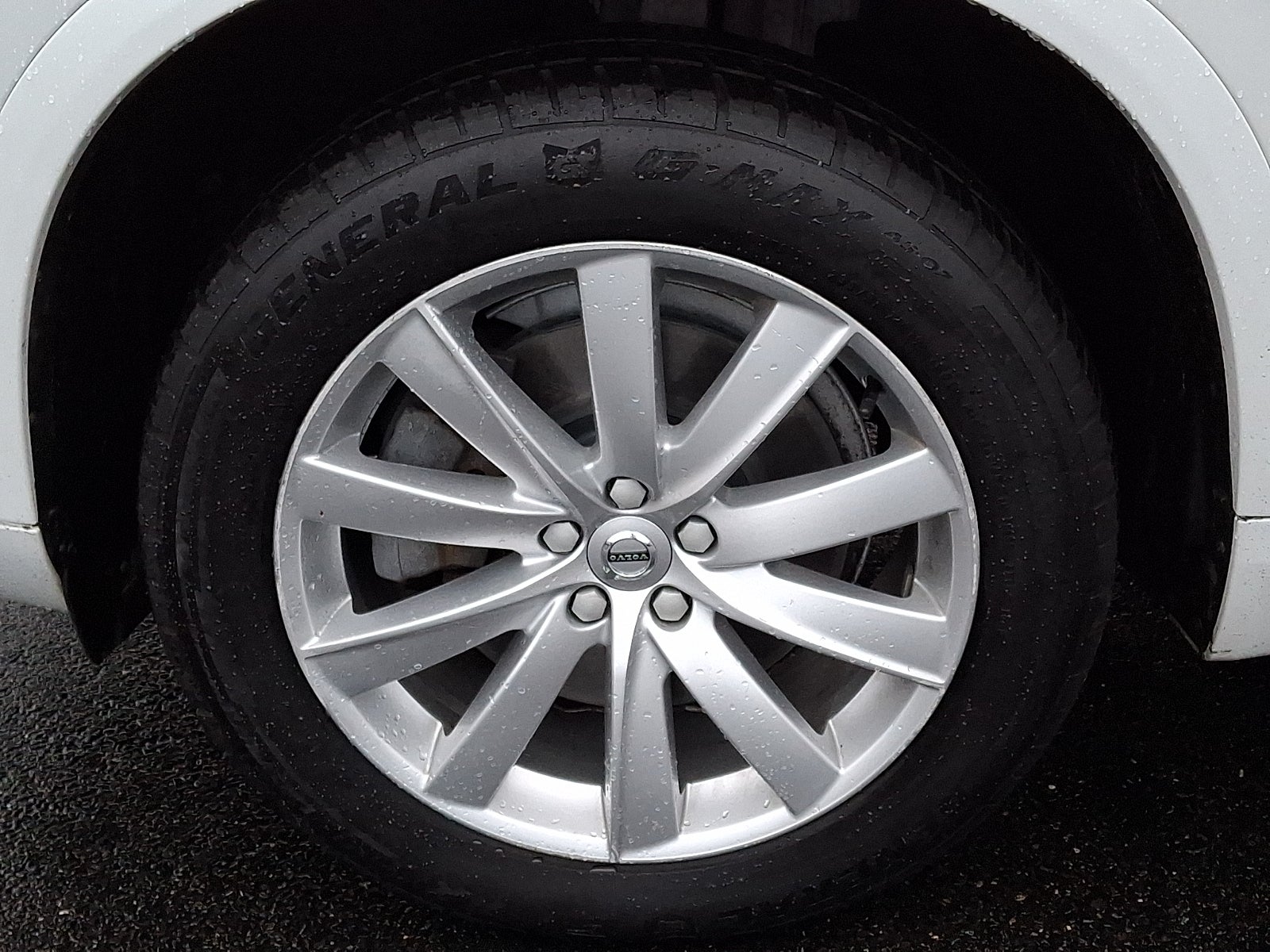 2016 Volvo XC90 T6 Momentum