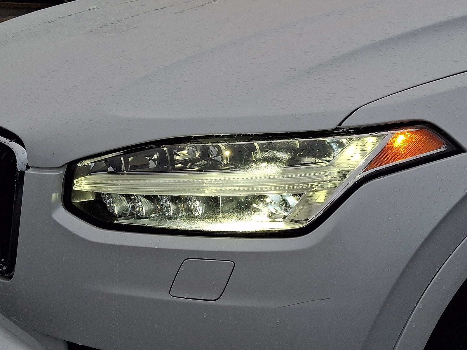 2016 Volvo XC90 T6 Momentum